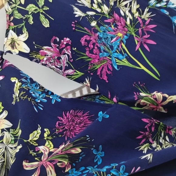 Umgee shorts romper floral print open back size large with pockets lace trim - Picture 7 of 8